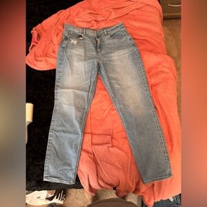 Light wash mom jeans